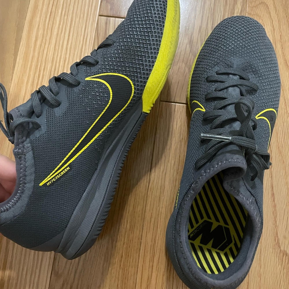 nike mercurial futsal shoes 6.5 mens/8 womens